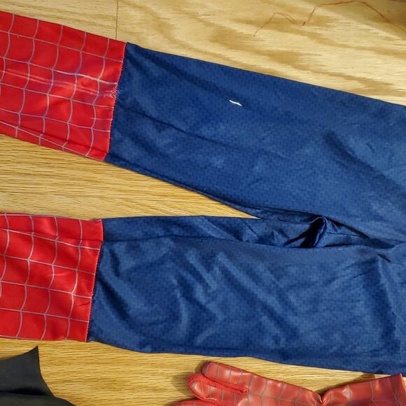 LOT 3 Boys Costumes - 2 Batman + Spider Man Sizes 7 / 8 and Ch Med + FlashLight! - Picture 8 of 16